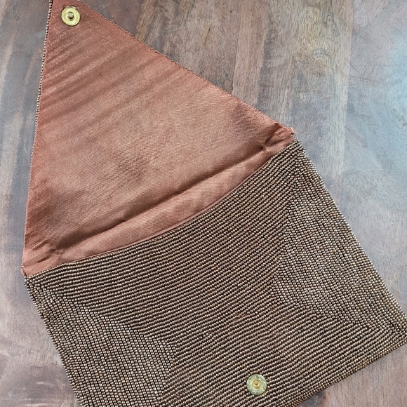 REGALE LTD. | COPPER SEED BEAD ENVELOPE CLUTCH - Picture 3 of 7